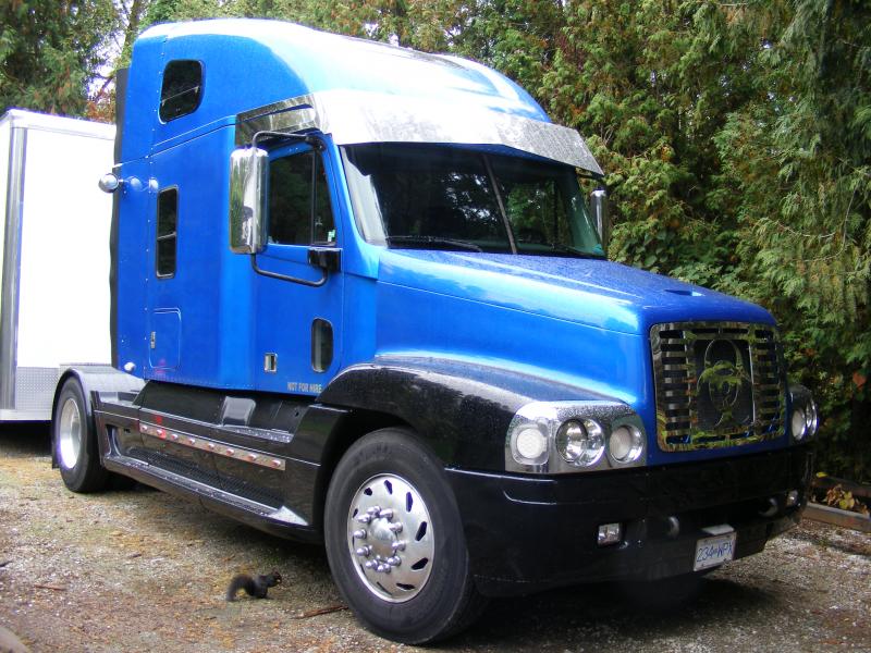 1999 Freightliner Century Classic RV hauler main photo