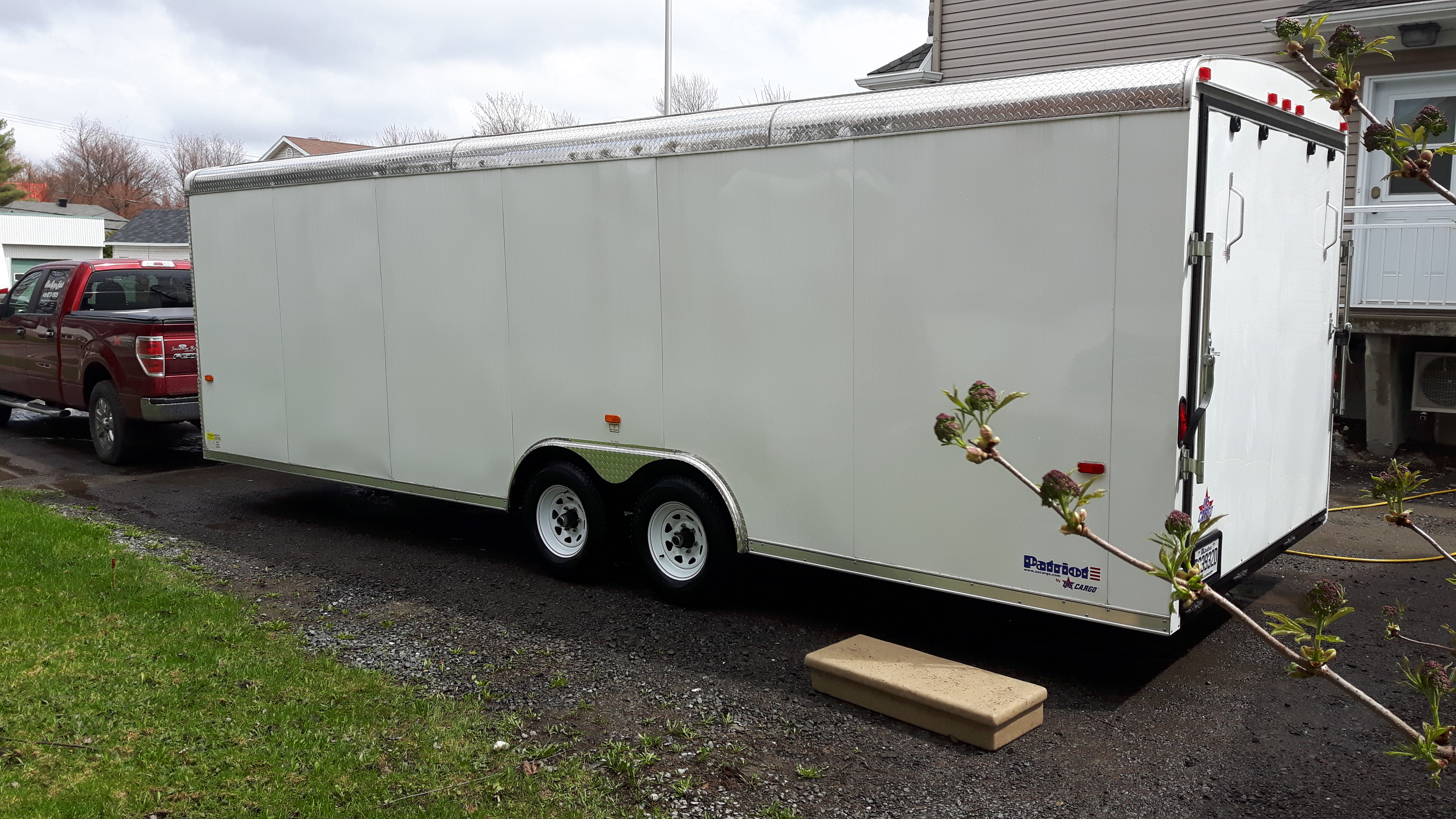 Enclosed Car Hauler For Sale in Levis