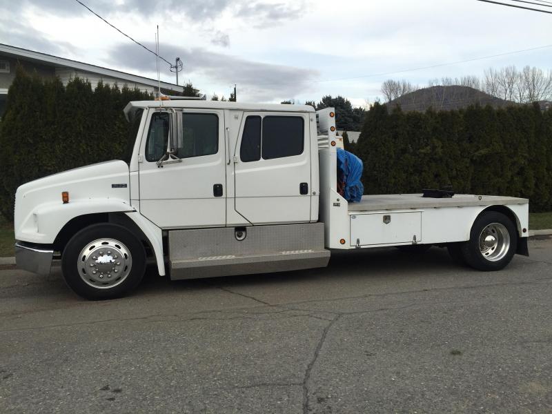 1997 Freightliner FL70 Sport Chassis main photo